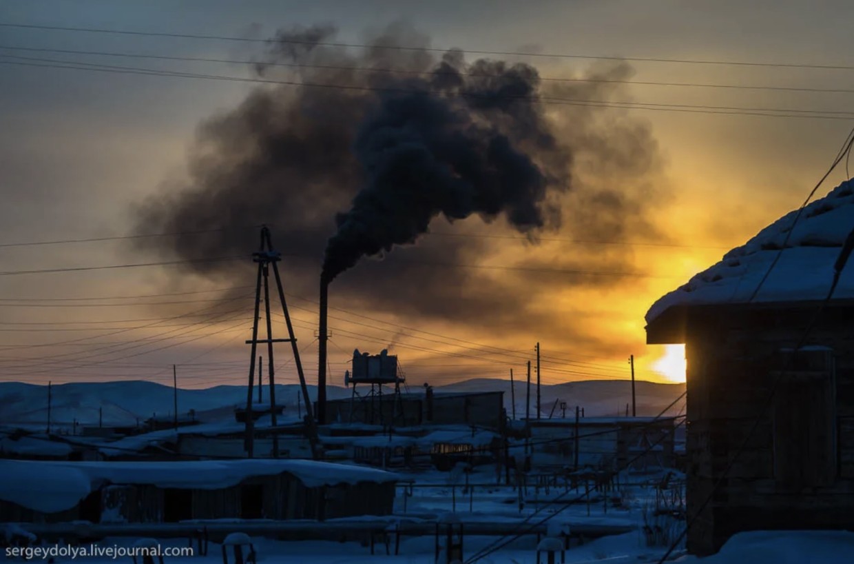 120 жителей Батагая остаются без отопления в 40-градусный мороз. В поселок прибыла помощь из Якутска