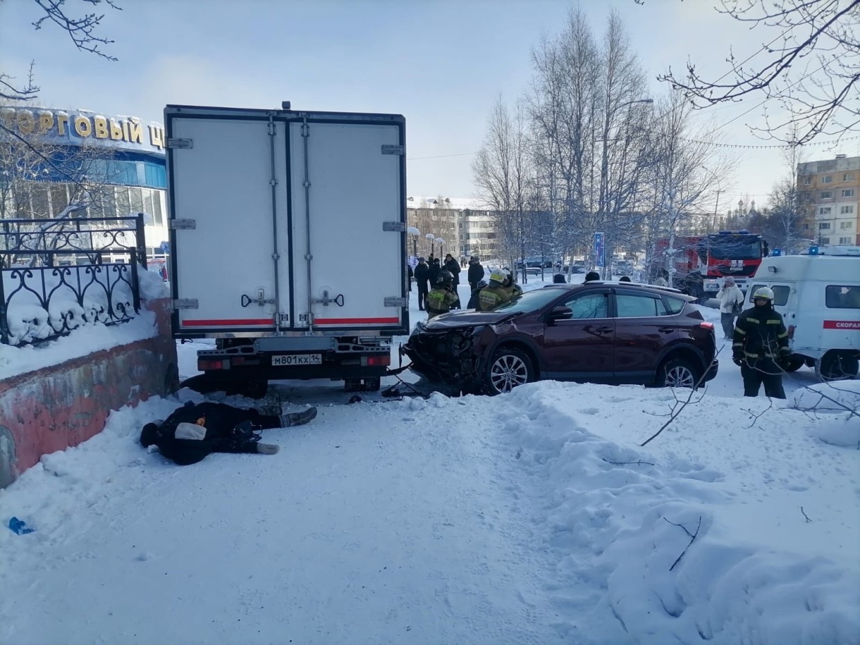 В Нерюнгри автомобиль насмерть сбил пешехода на тротуаре