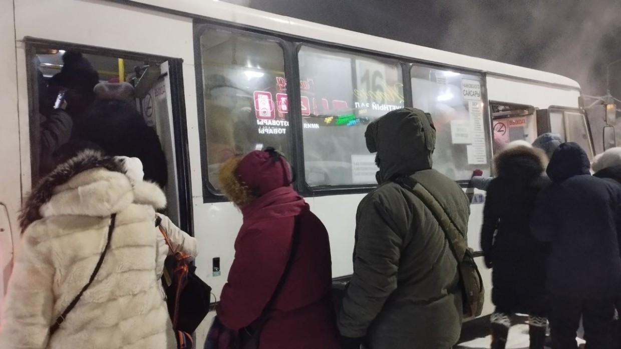В мэрии Якутска нехватку автобусов объяснили болезнью водителей и очередью на техосмотр