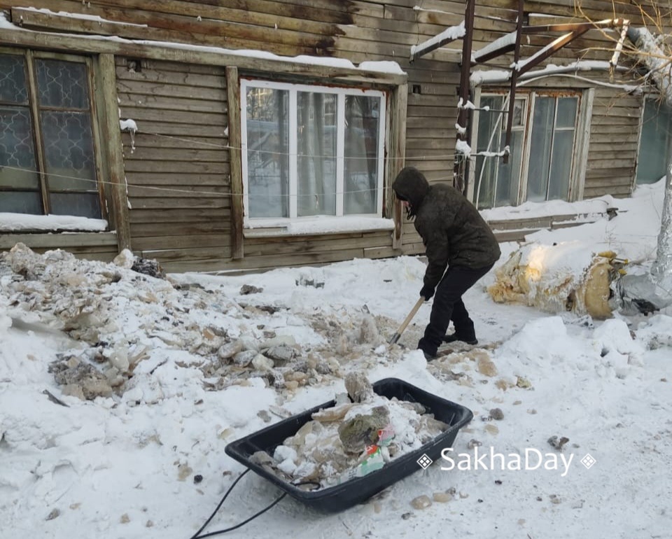 В Якутске в доме по Лермонтова, 29/3, снова прорвало трубу и «замуровало» жильцов
