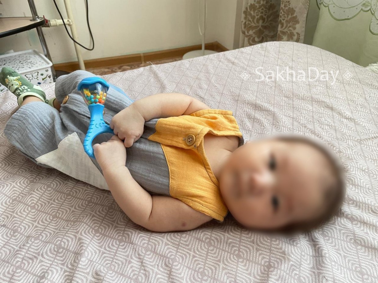 «У тела сына засыпали вопросами»: В реанимации Вилюйска скончался младенец