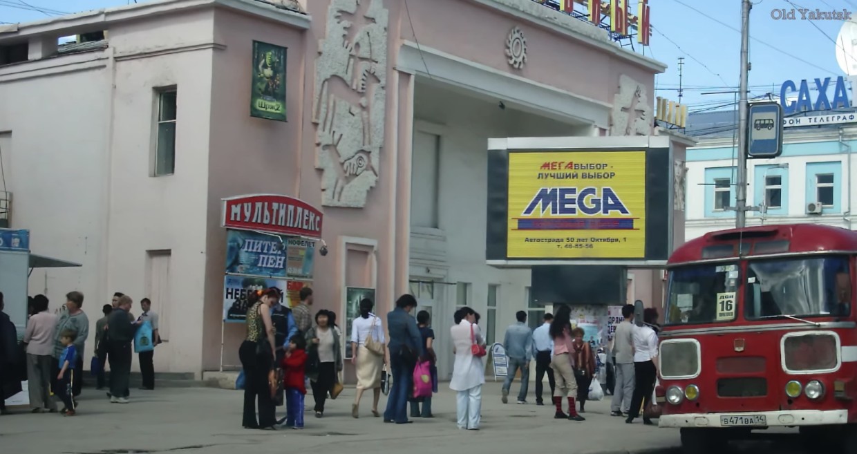 Этим песням — 20 лет (уже?!) Что мы слушали в 2004 году? 30 поводов прослезиться