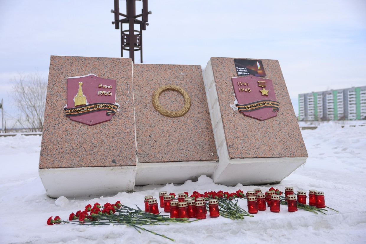 В Якутске организован стихийный мемориал в память о жертвах теракта