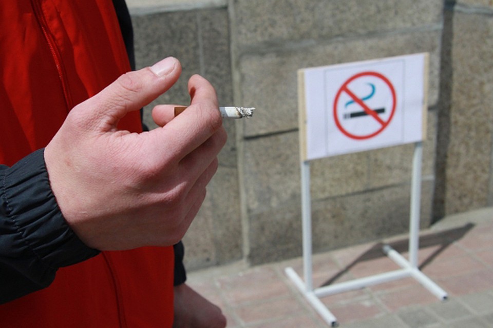 В Якутии планируют бороться с курильщиками. Будет введен запрет на курение на остановках и в парках