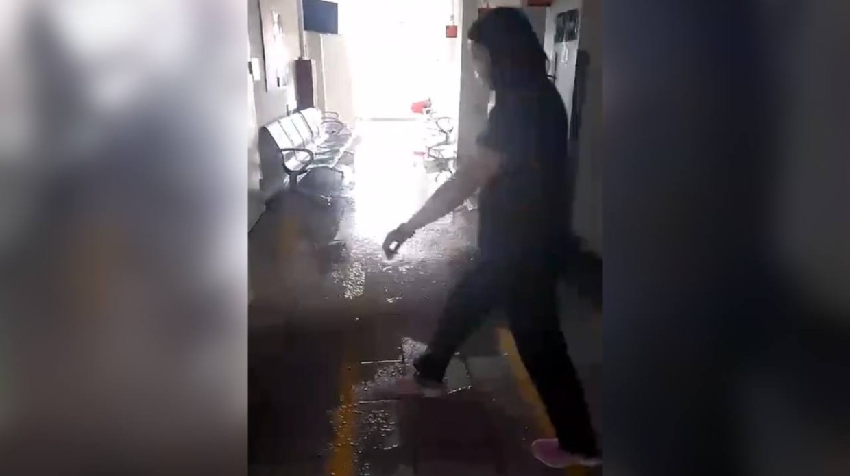 Причиной затопления поликлиники в Верхневилюйске стал прорыв пожарного гидранта