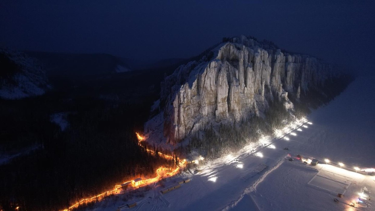 Зимний сезон на Ленских столбах закрыт, подсветку скал отключили