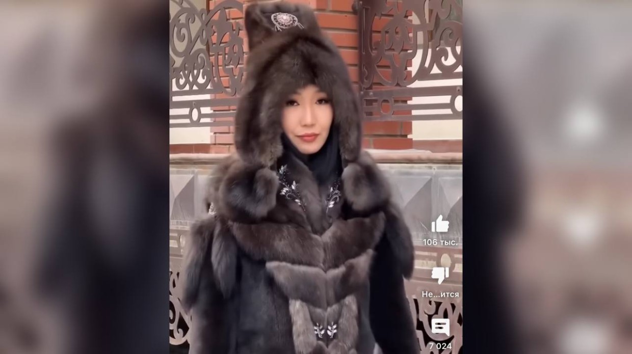 В ютуб выложили видео с якутской женщиной в соболиной шубе. Ролик набрал более двух миллионов просмотров (многие в восторге, но не все)