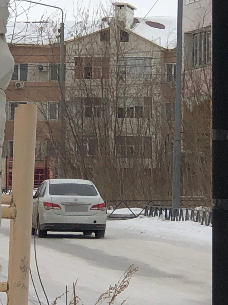 В Якутске таксиста обвинили в преследовании девочки. Он утверждает, что предложил ей перейти дорогу