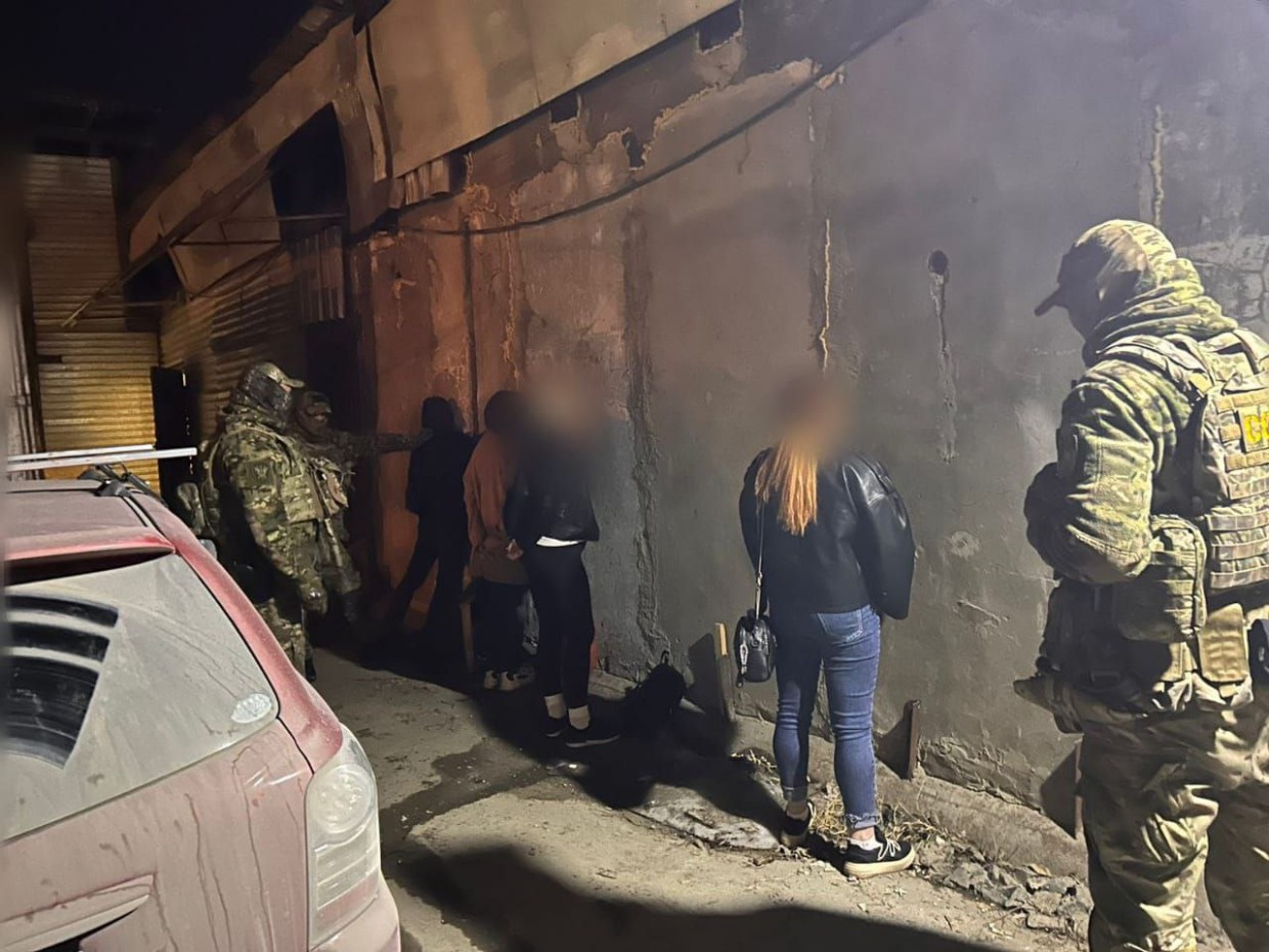В Якутии правоохранители задержали четверых организаторов занятия проституцией