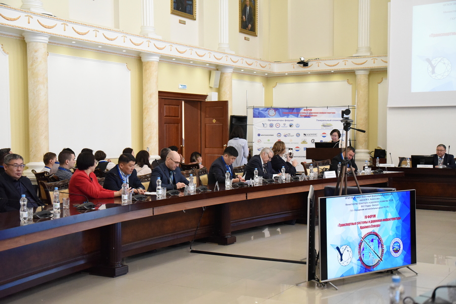 Представитель АО «АК «ЖДЯ»  выступил с докладом на Форуме «Транспортные системы и дорожная инфраструктура Крайнего Севера»