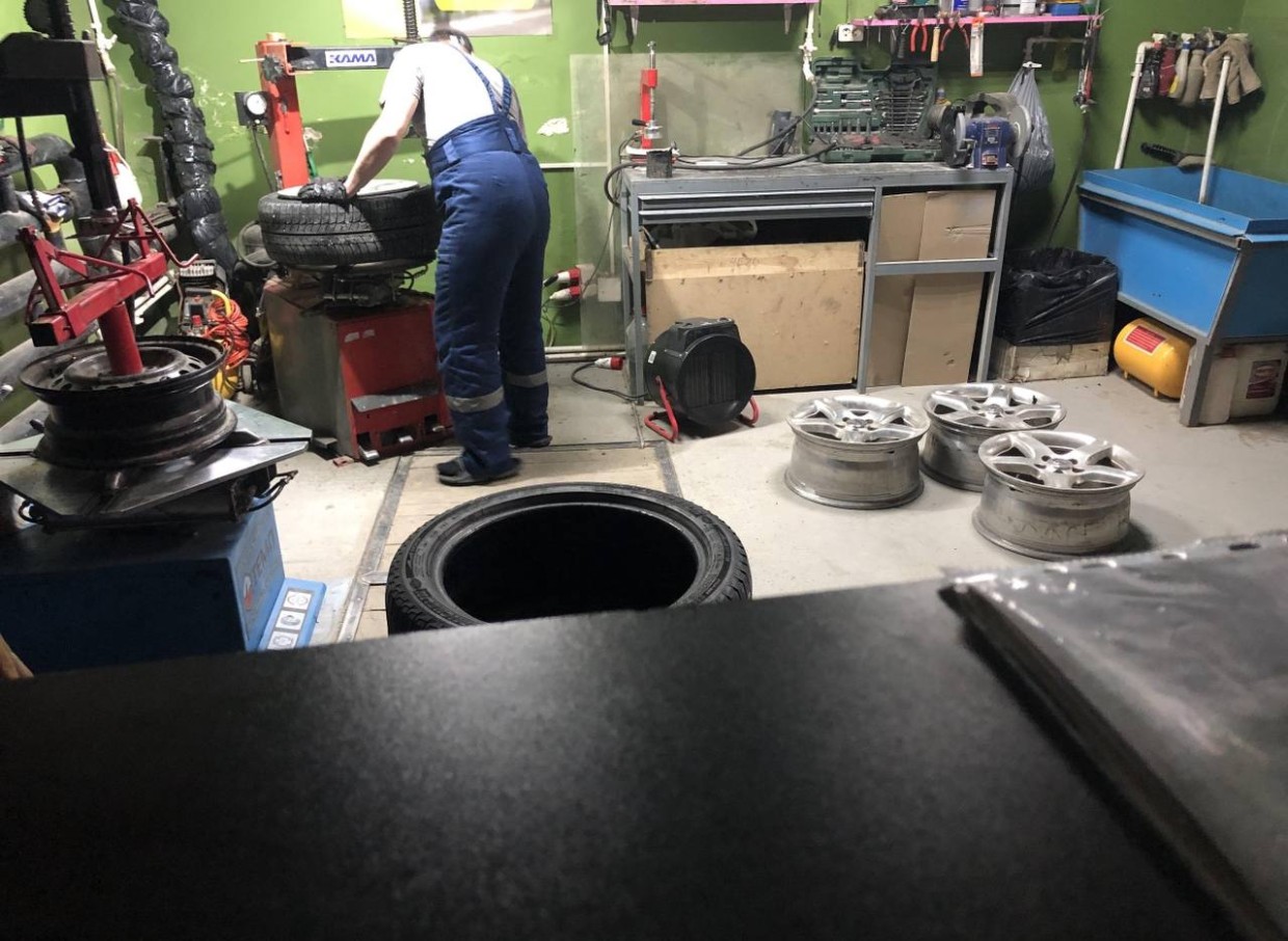 Шиномонтажные мастерские Якутска повысили цены на сезонную «переобувку» автомобиля