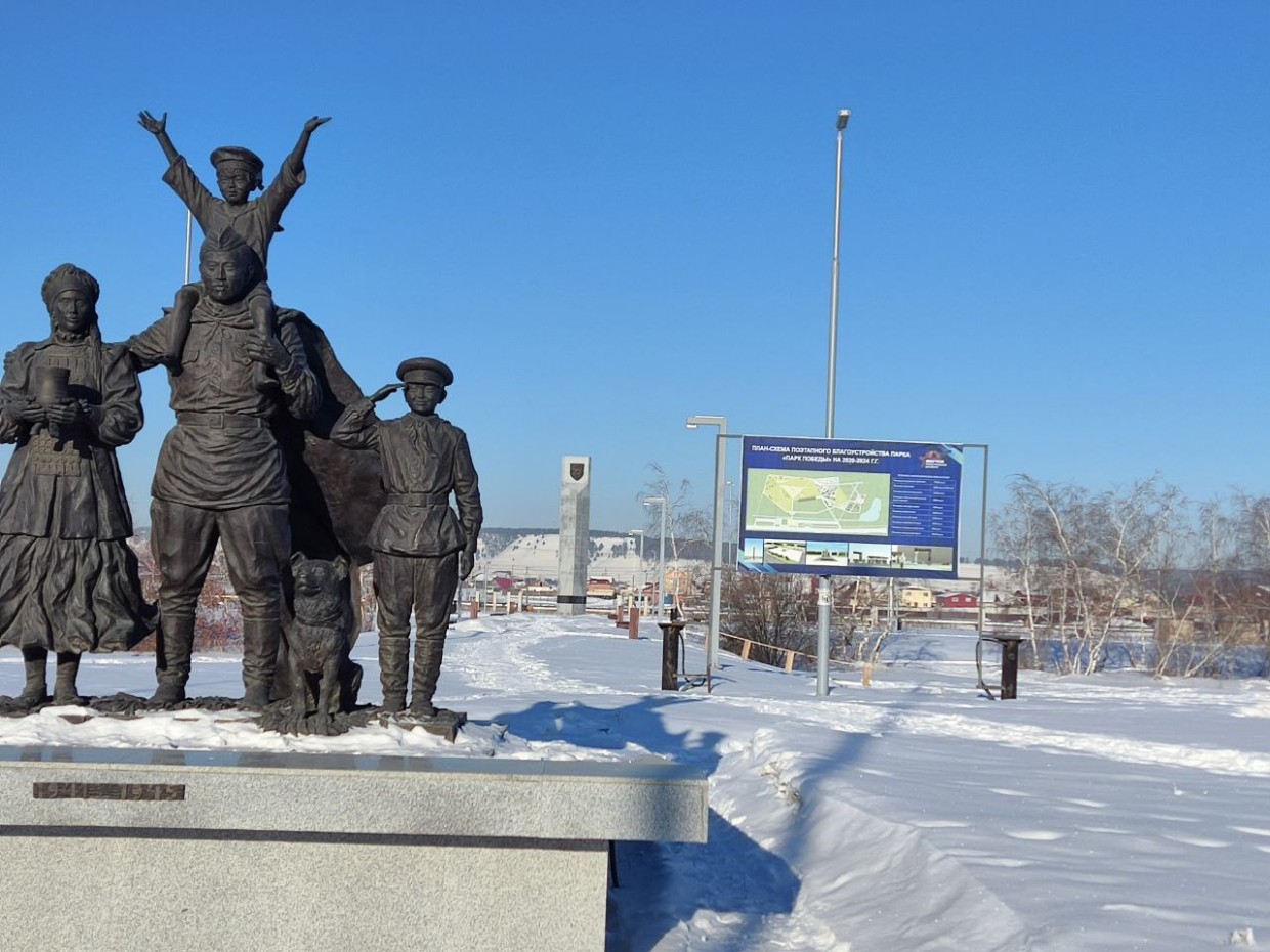 «Даже снег не можете почистить». Жители Якутска пожаловались на сугробы в Парке Победы