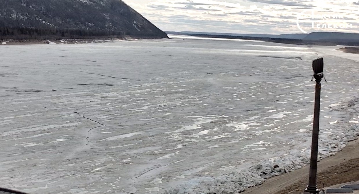 В Ленске начались подвижки льда на реке Лена