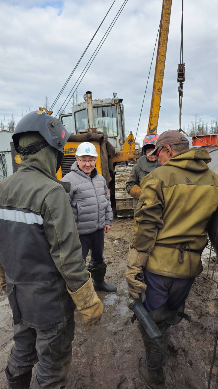 Алексей Колодезников проверил ход строительства газопровода «Кысыл-Сыр - Мастах»