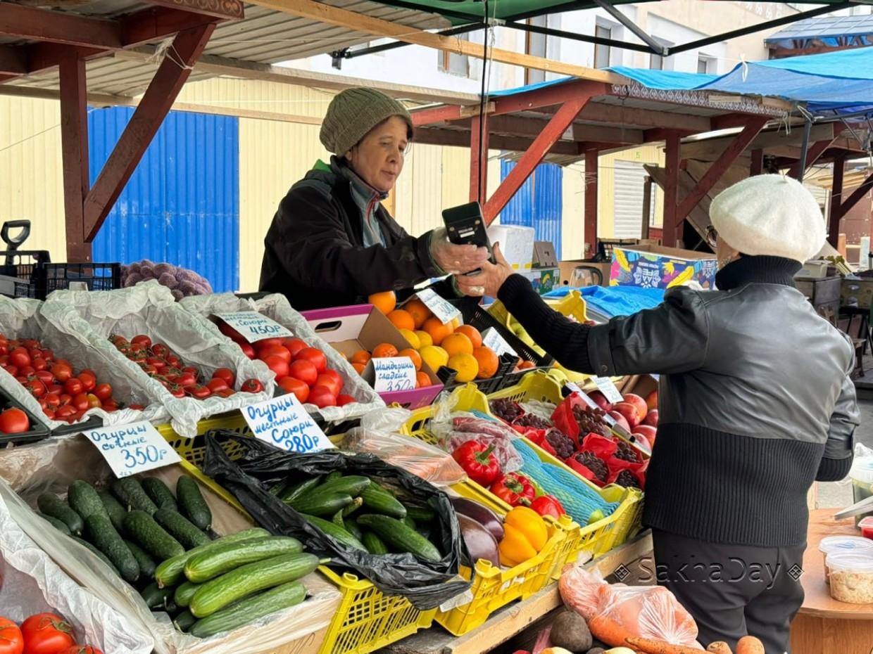 Сколько стоят овощи и сезонные ягоды на Крестьянском рынке Якутска?