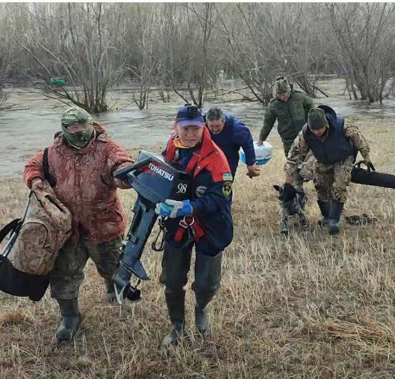 Спасатели эвакуировали четверых горе-охотников из Октемцев и назвала их имена