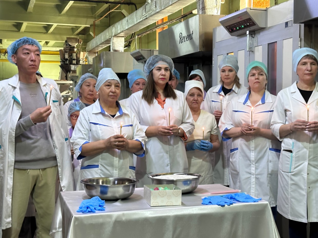 В Якутске пекари Якутского хлебокомбината получили благословление на пасхальную выпечку