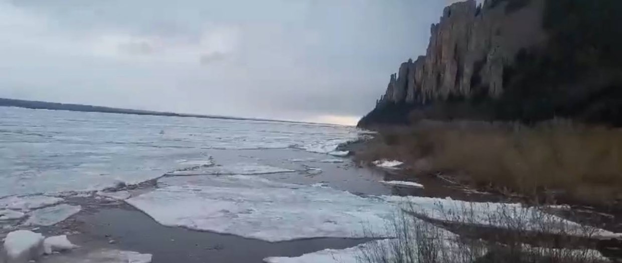 ЕДДС Хангаласского улуса объявила о заторе льда на реке Лена в районе парка «Ленские столбы»