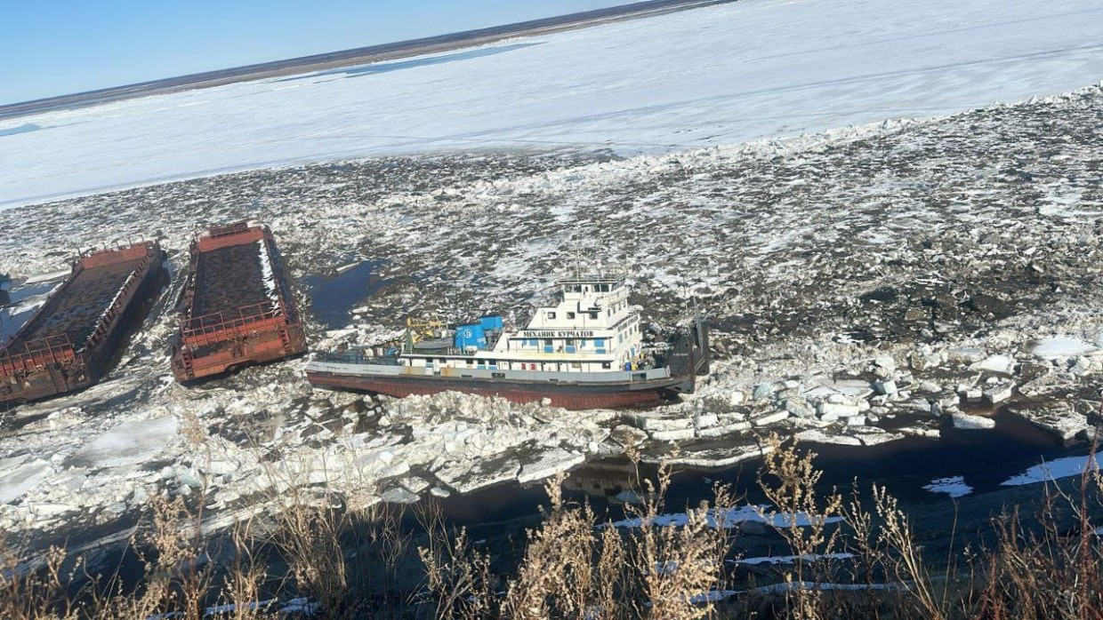 В Якутии два судна «ЛОРП» затонули около Жиганска