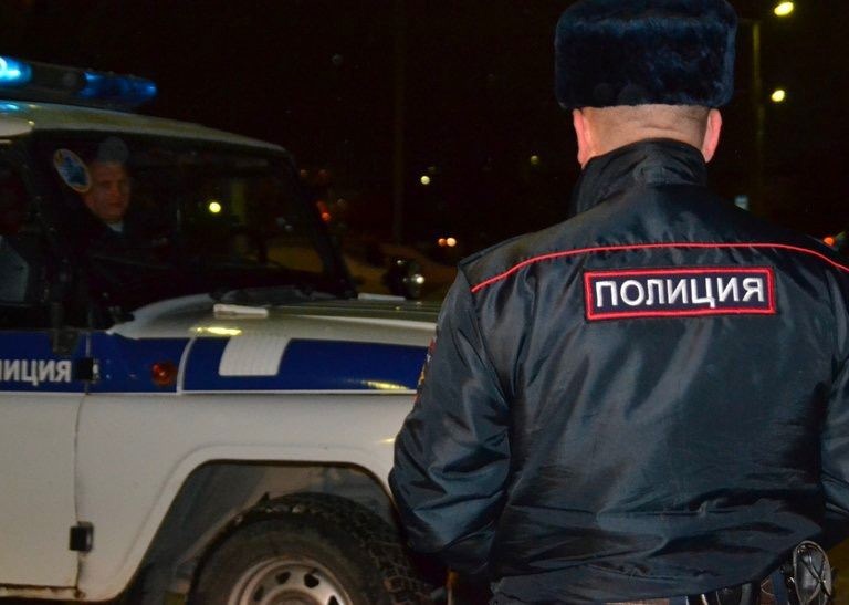 В Нерюнгри женщина выпала из окна 4 этажа. Она заявила, что ее столкнул брат