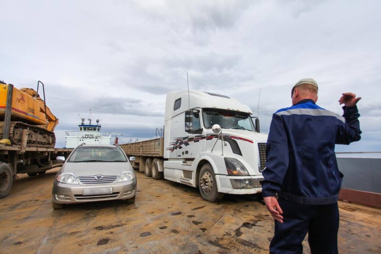 Открылась паромная переправа «Якутск — Нижний Бестях». Цена на перевозку легковых машин подорожала на 200-300 рублей