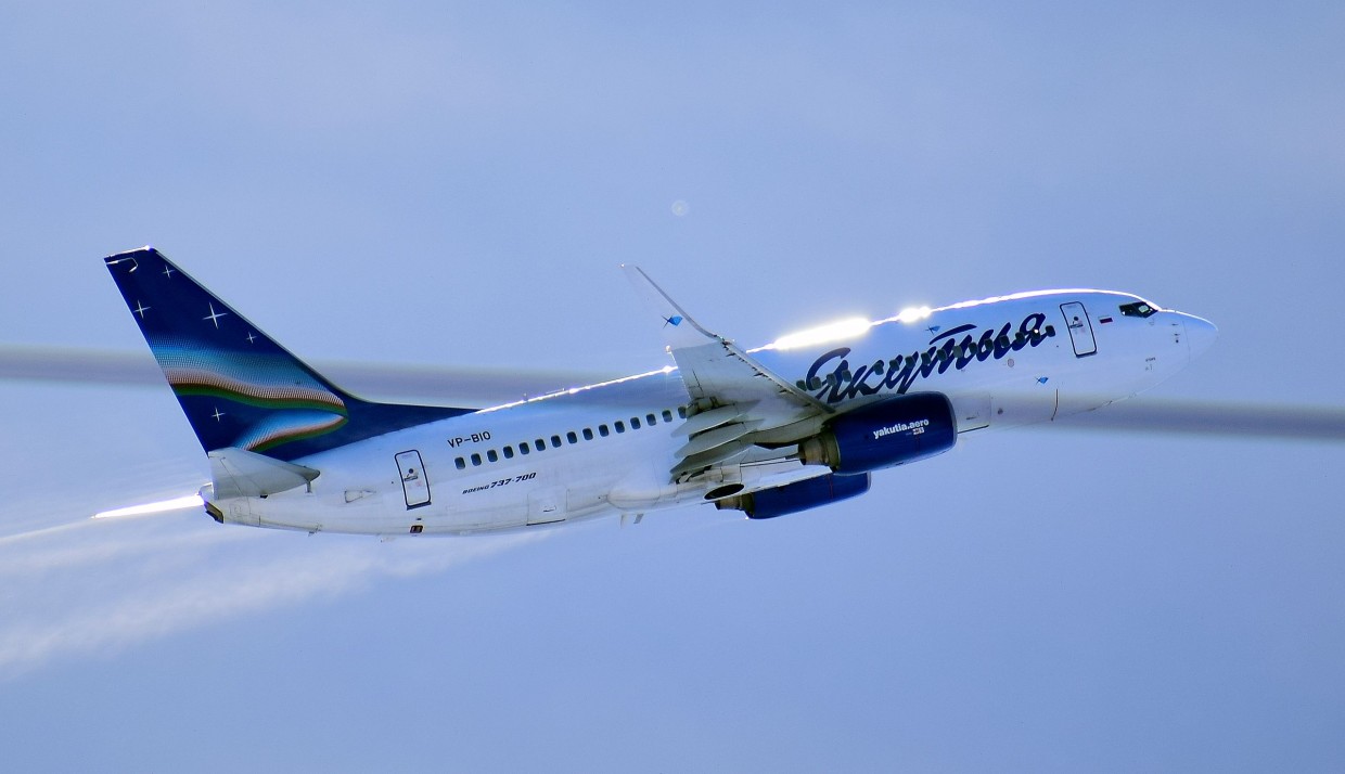 Самолет, летевший из Сочи в Якутск, ушел на запасной аэродром из-за ветра