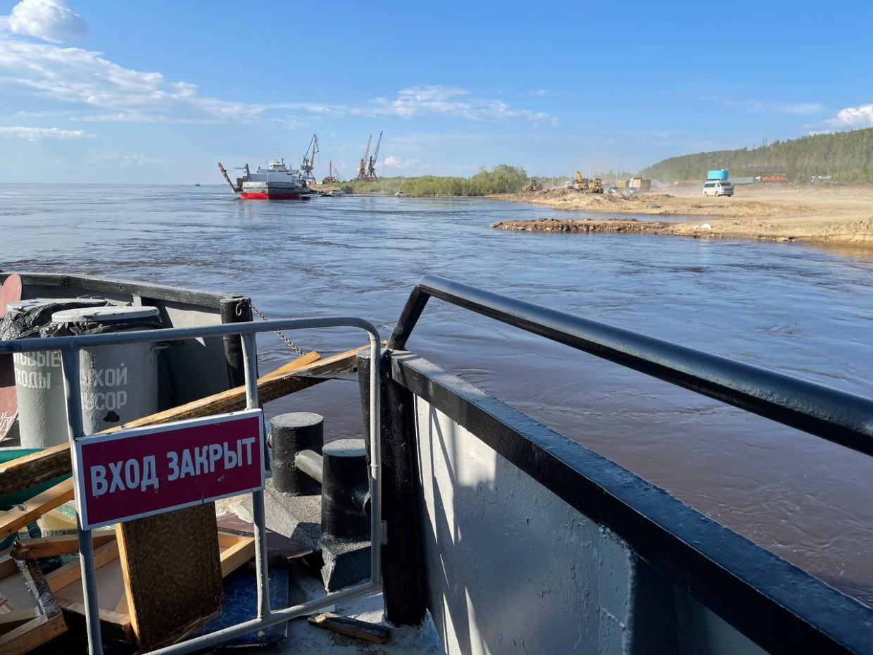 В Госкомцен заявили, что тарифы на паром «Якутск — Нижний Бестях» еще не определены. «К фото из соцсетей не имеем отношения», — ответили в ведомстве