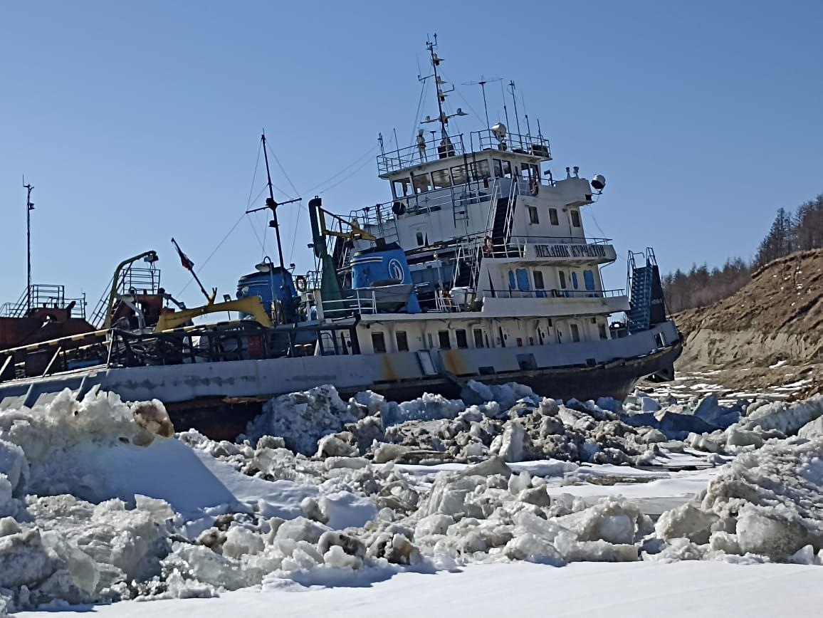 Глава Жиганского района заявил, что в затонувших в Лене буксирах есть остатки топлива (в одном из них могут быть 60 тонн дизеля)