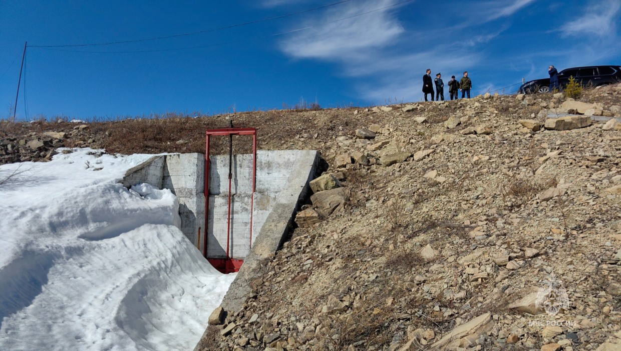 Ледоход на реке Лена образовал затор в районе поселка Пеледуй Ленского района. За ночь вода прибыла более чем на метр