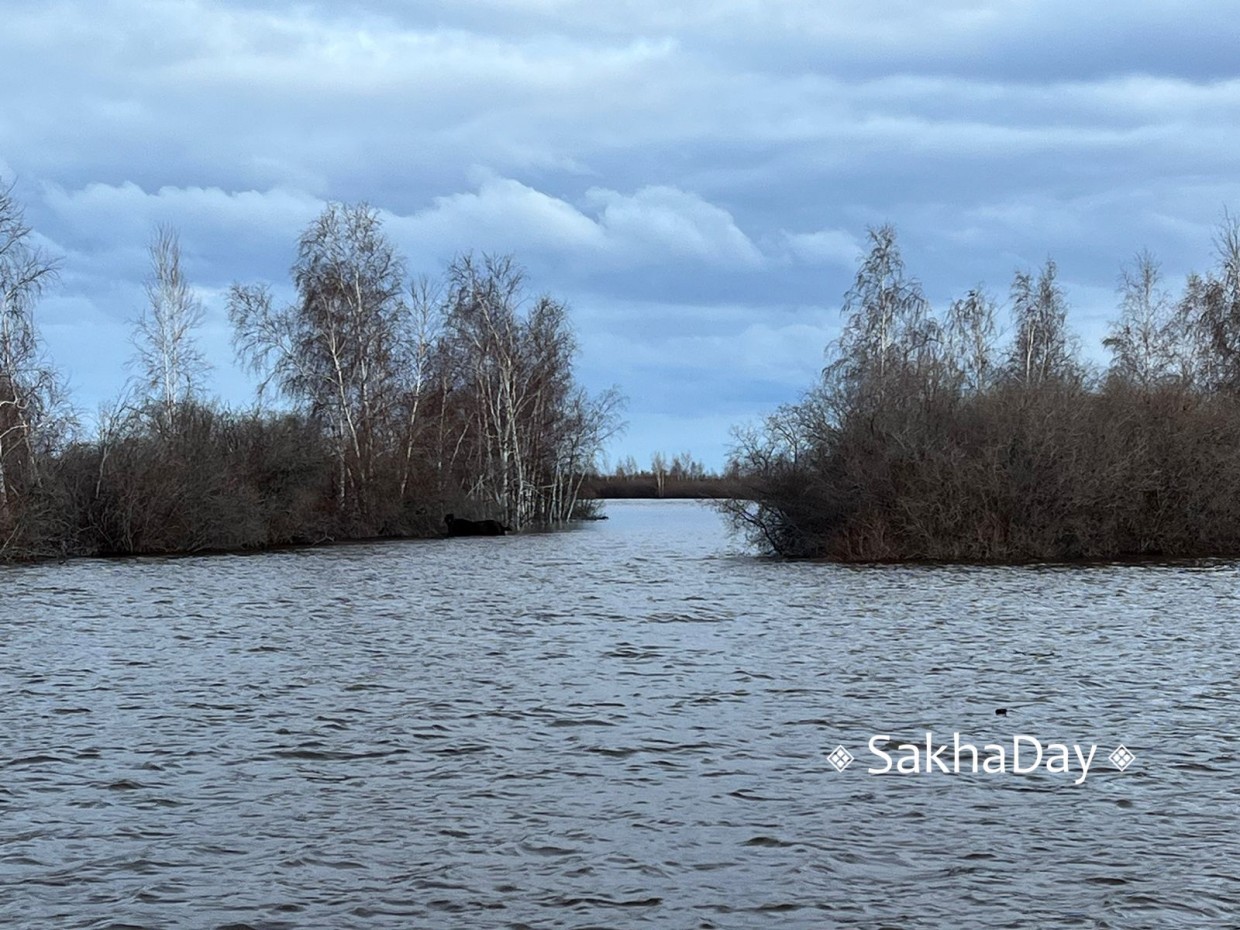 В Намском улусе перевернулась лодка, погиб человек