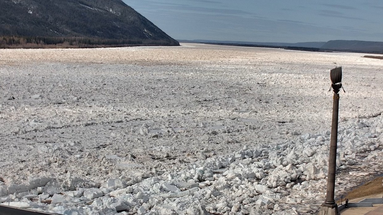 В Якутии ледоход на реке Лене за сутки продвинулся на 73 км