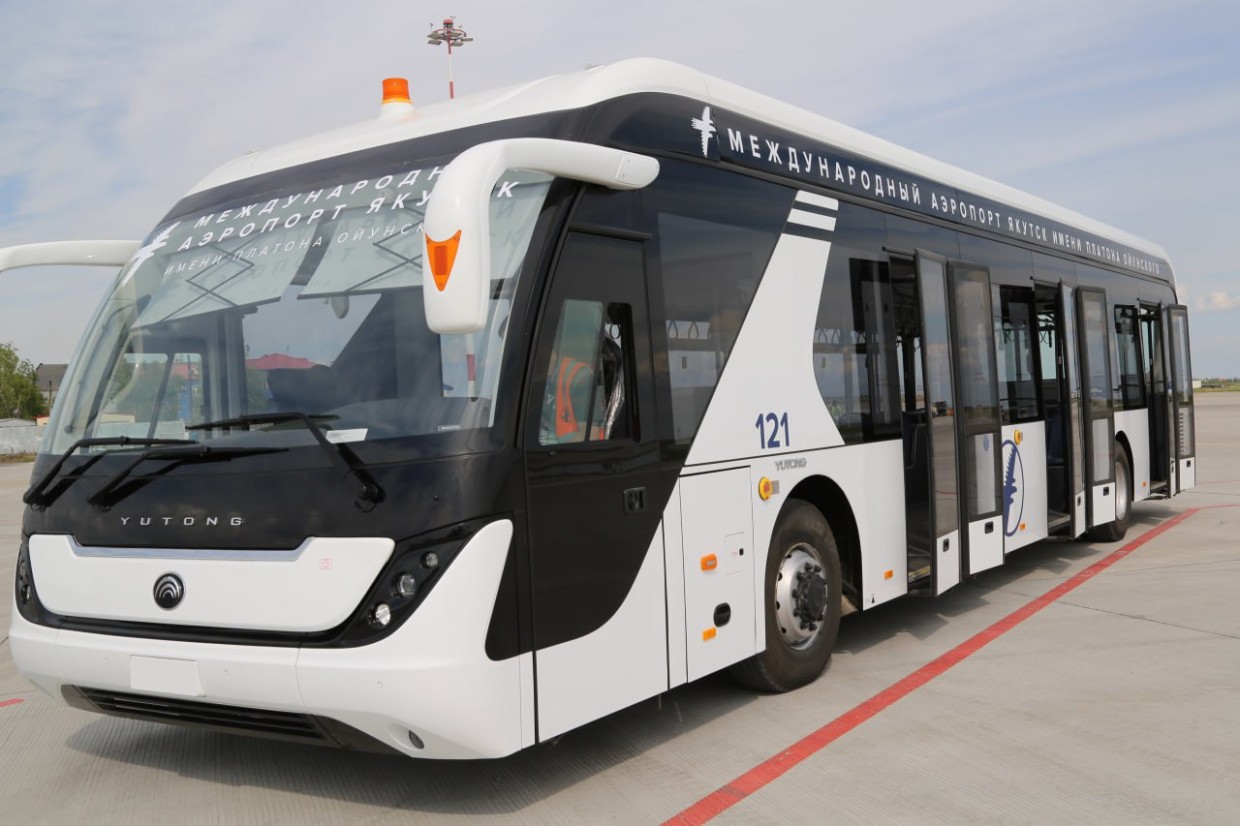 В аэропорту «Якутск» появился новый перронный автобус, оборудованный кондиционером