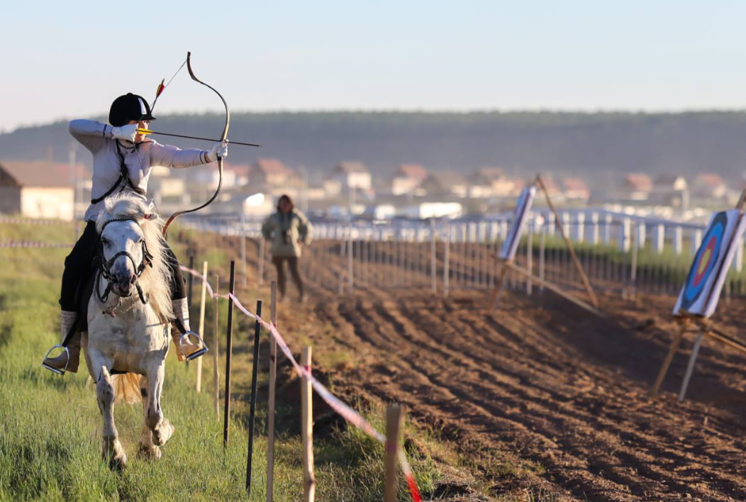 В Якутии введут новый вид состязаний — стрельбу из лука верхом на лошади