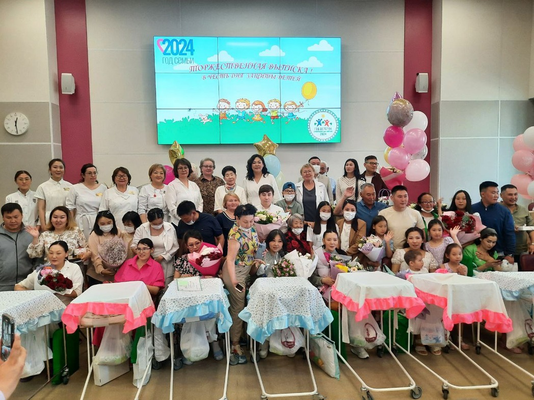 Торжественная выписка детей, родившихся в День защиты детей