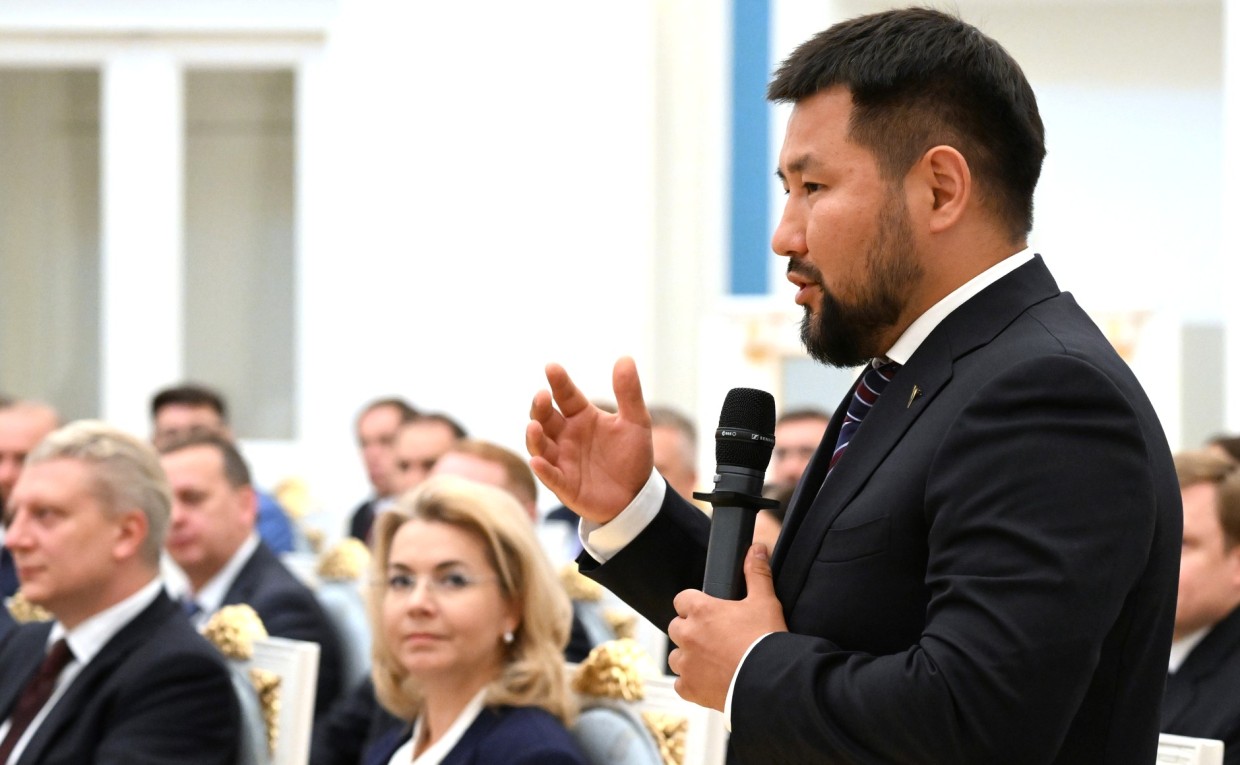 «Не на карантине»: мэр Евгений Григорьев продолжает работу в обычном режиме