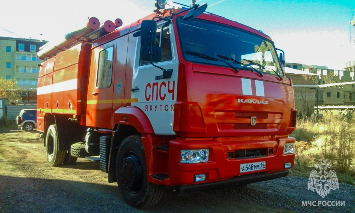 Шесть человек эвакуировали из-за пожара в девятиэтажном доме в Якутске