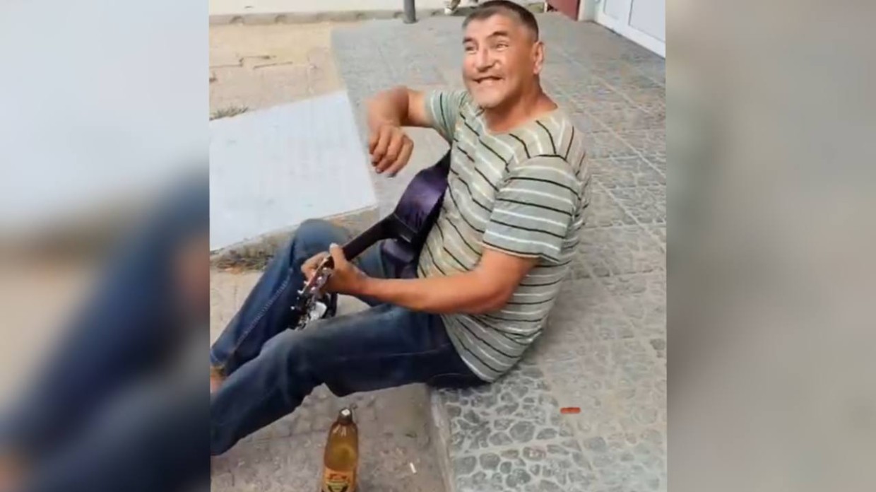 Полиция разыскивает в Якутске подозреваемого мужчину с гитарой. В ориентировке так и сказано: «играет и поет»