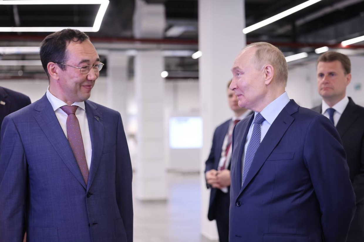 "Поездка Путина в Якутию поднимает рейтинг Айсена Николаева, но, скорее, это визит вежливости"