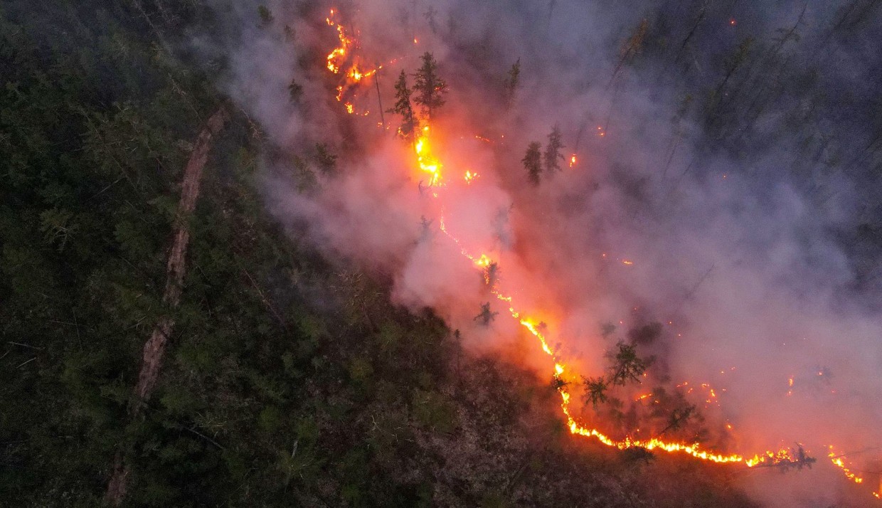 В Якутии сложная обстановка с лесными пожарами сохраняется в 3 улусах