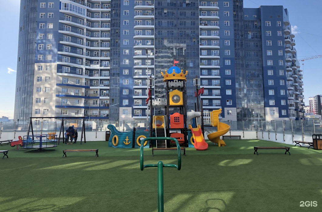 Неизвестный мужчина фотографировался с детьми в 203-м микрорайоне Якутска