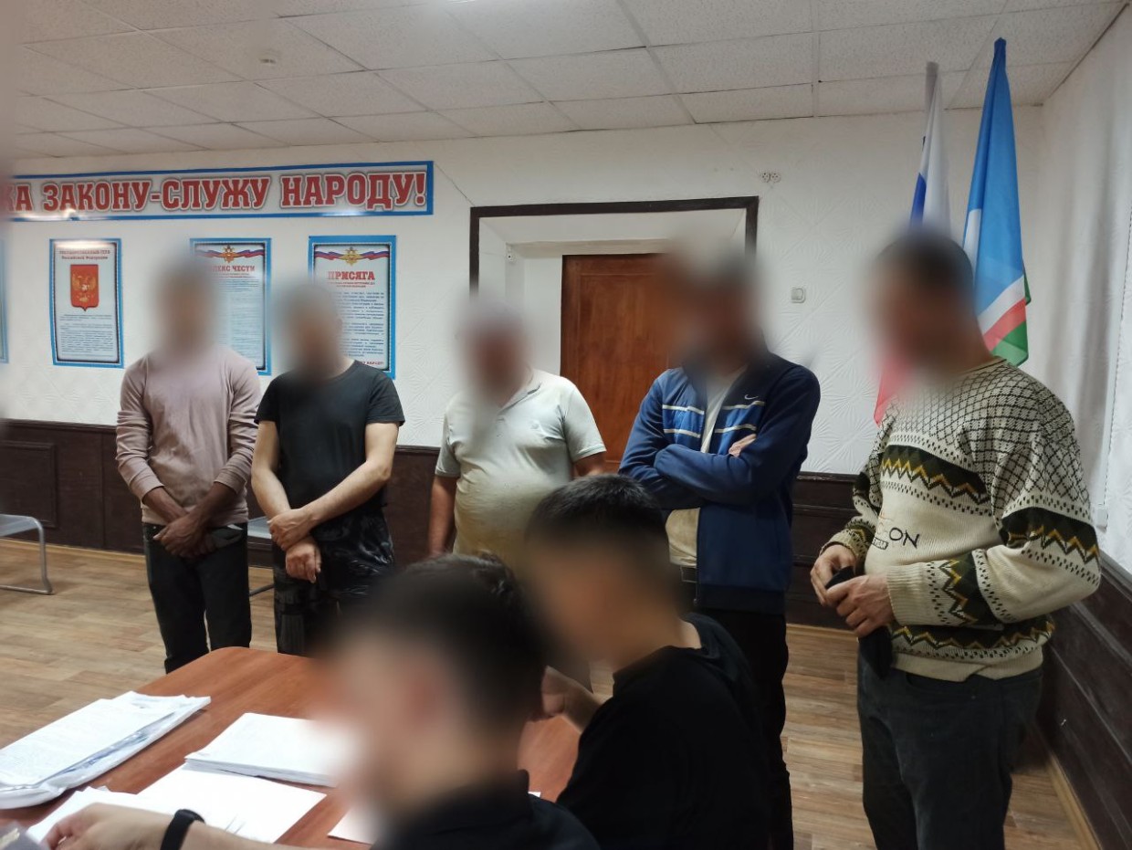 В Якутске полицейскими задержаны участники массовой драки, произошедшей на улице Свердлова. В полицию доставлено 40 иностранцев