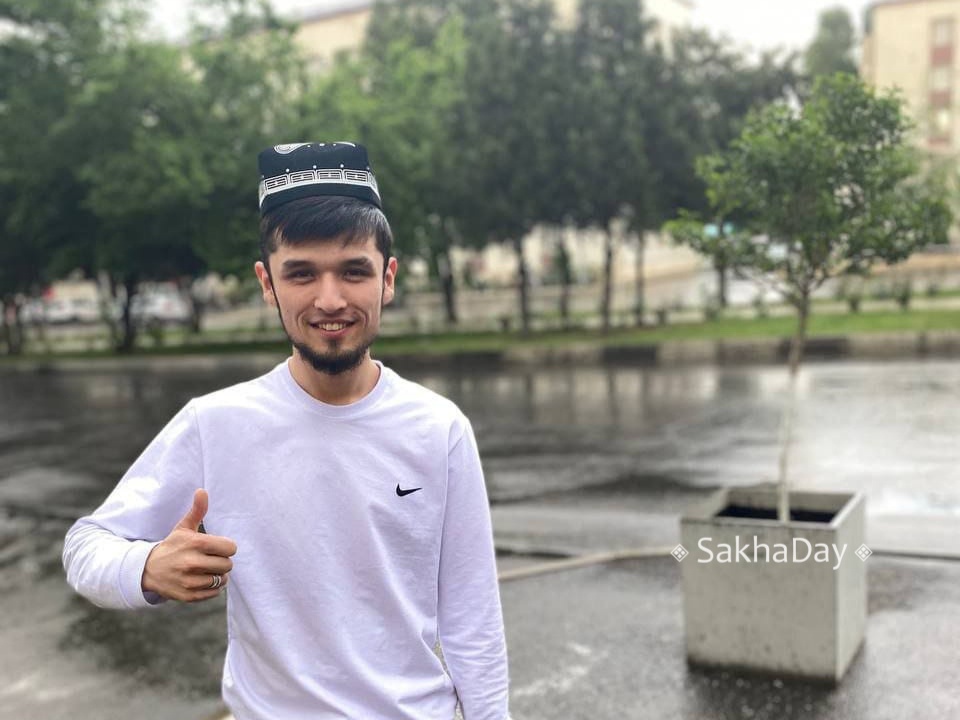 Сахалыы тыыннаах узбек уола Оятилло: «Сахалыы комедияҕа оонньуохпун баҕарабын!»