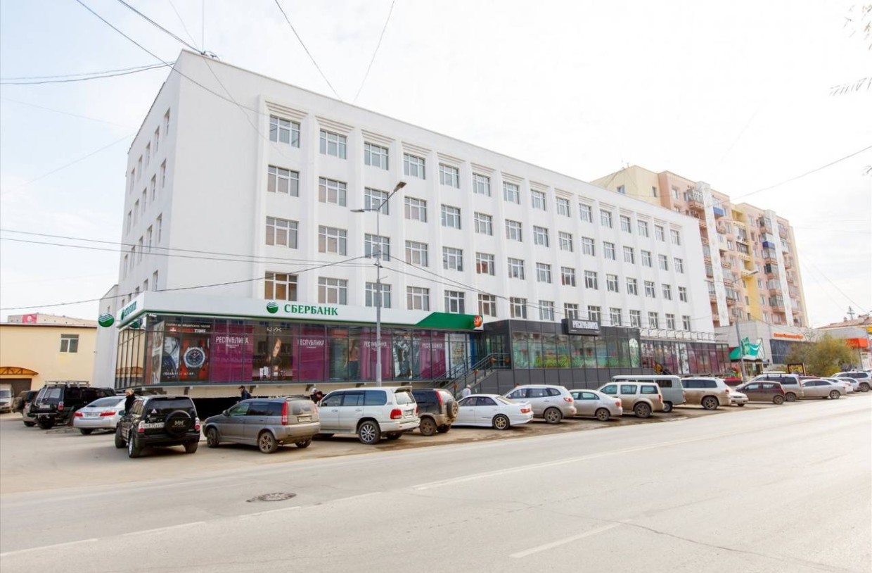 В торговом центре Якутска нашли пакет с деньгами. Его владелец не объявляется уже сутки