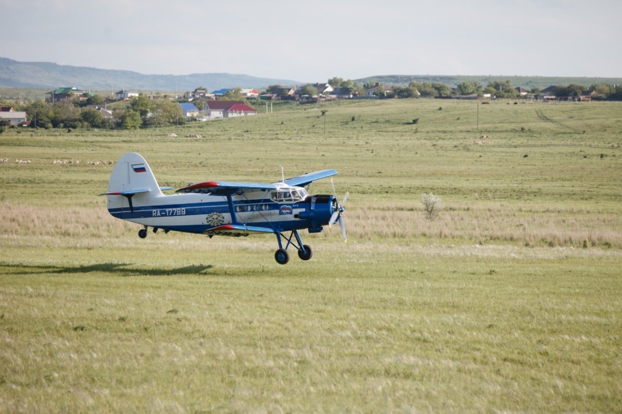 Ан-2 совершил вынужденную посадку в Усть-Майском улусе