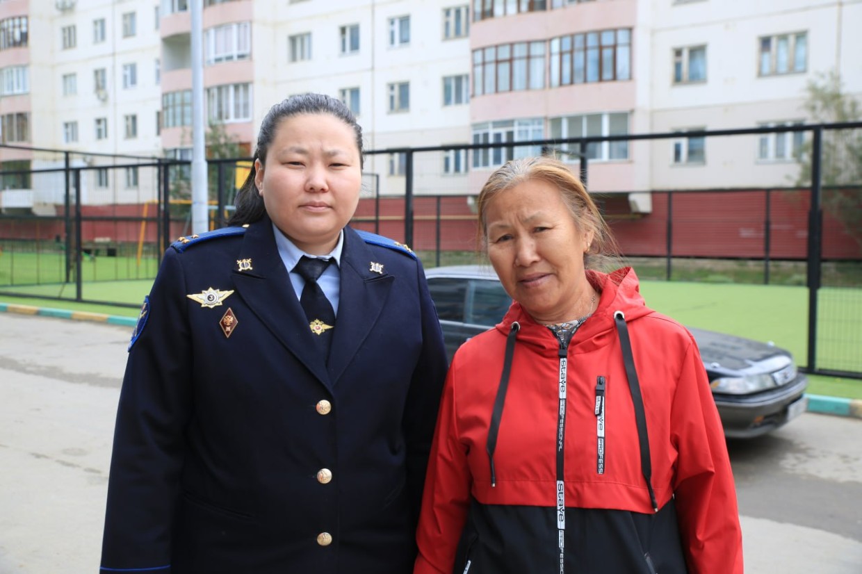 Следователь полиции Якутска помогла пенсионерке вернуть похищенные телефонными мошенниками деньги