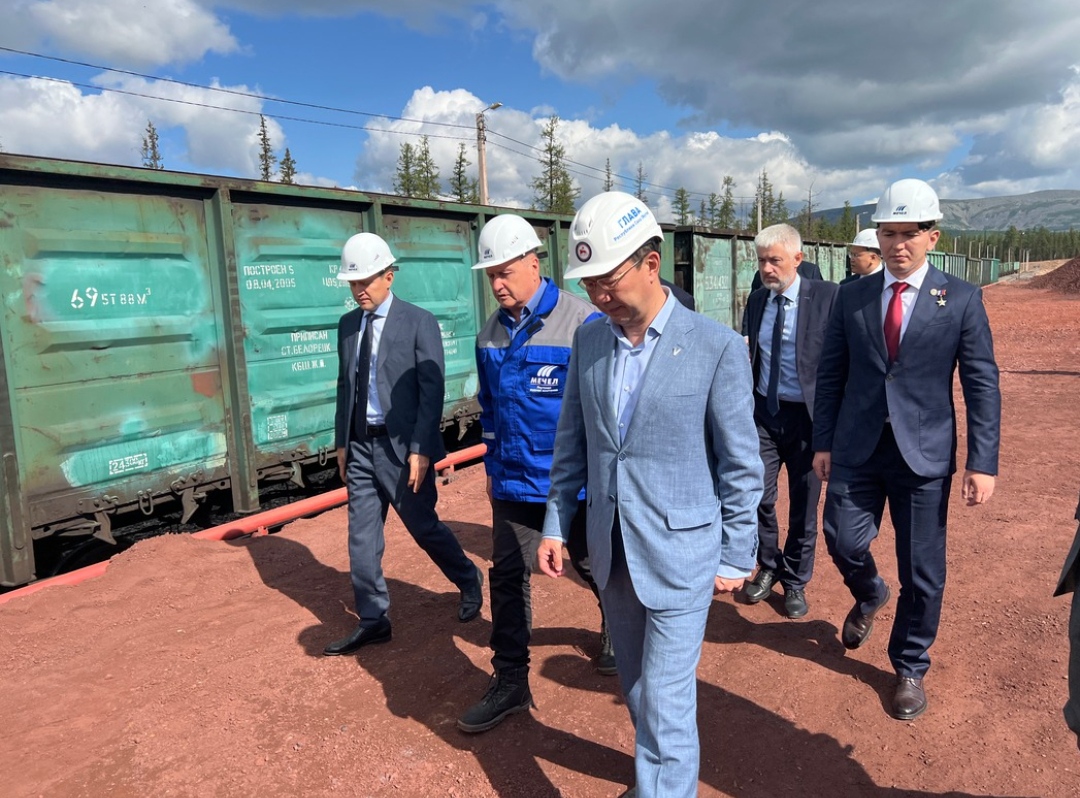 Глава Якутии Айсен Николаев посетил "Якутскую рудную компанию"