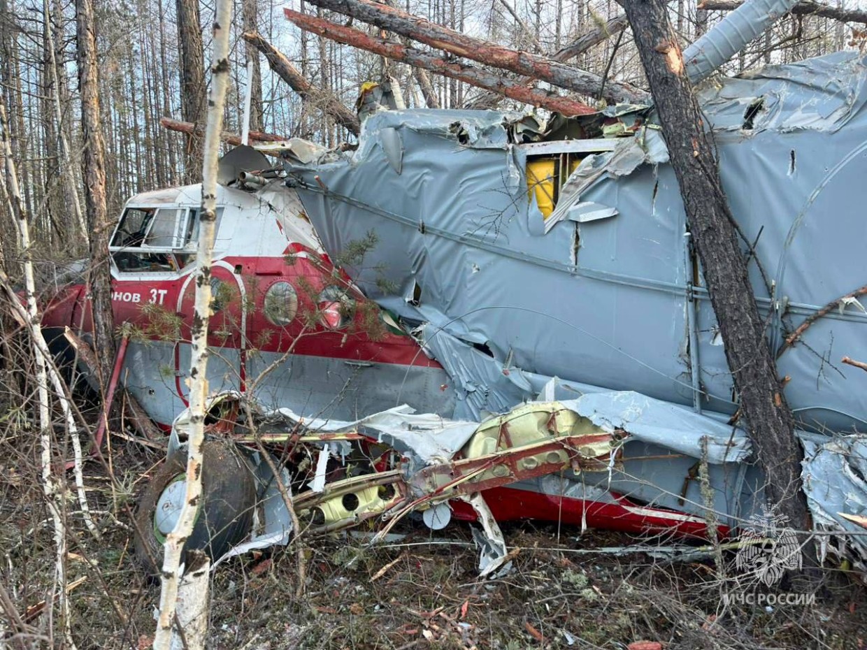 Самолет Ан-3 упал во время взлета из аэропорта в Якутии. Один пассажир погиб