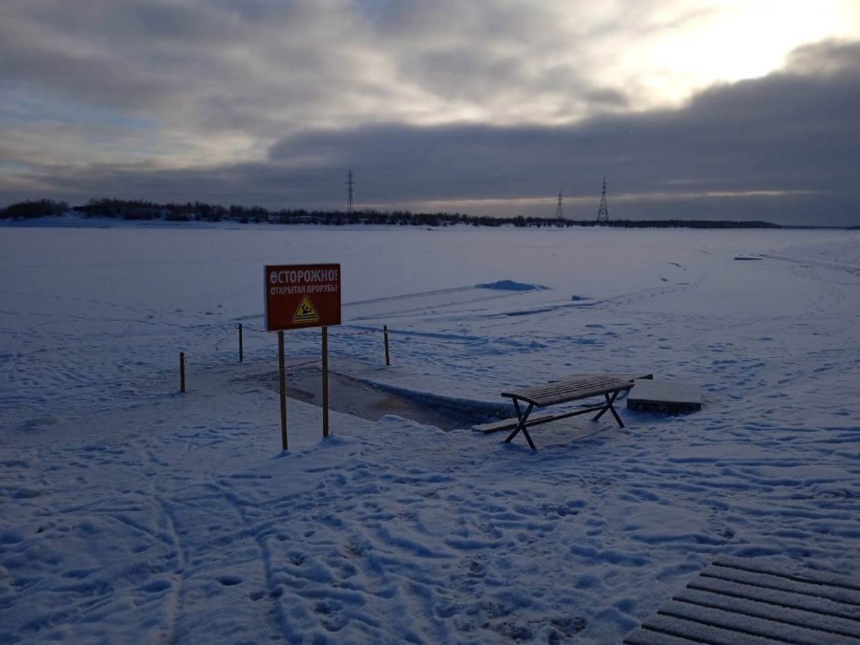 Моржи Якутска ходят на пляж летом и зимой