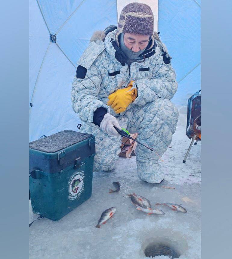 Фотофакт: Айсен Николаев, несмотря на 50-градусные морозы, съездил на рыбалку