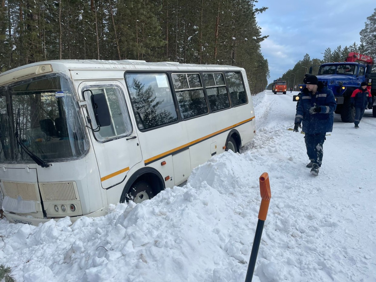 Из-за оттепели автобус с пассажирами в Ленском районе попал в ДТП